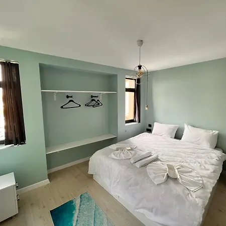 Kadikoey Alex 5k Apartment